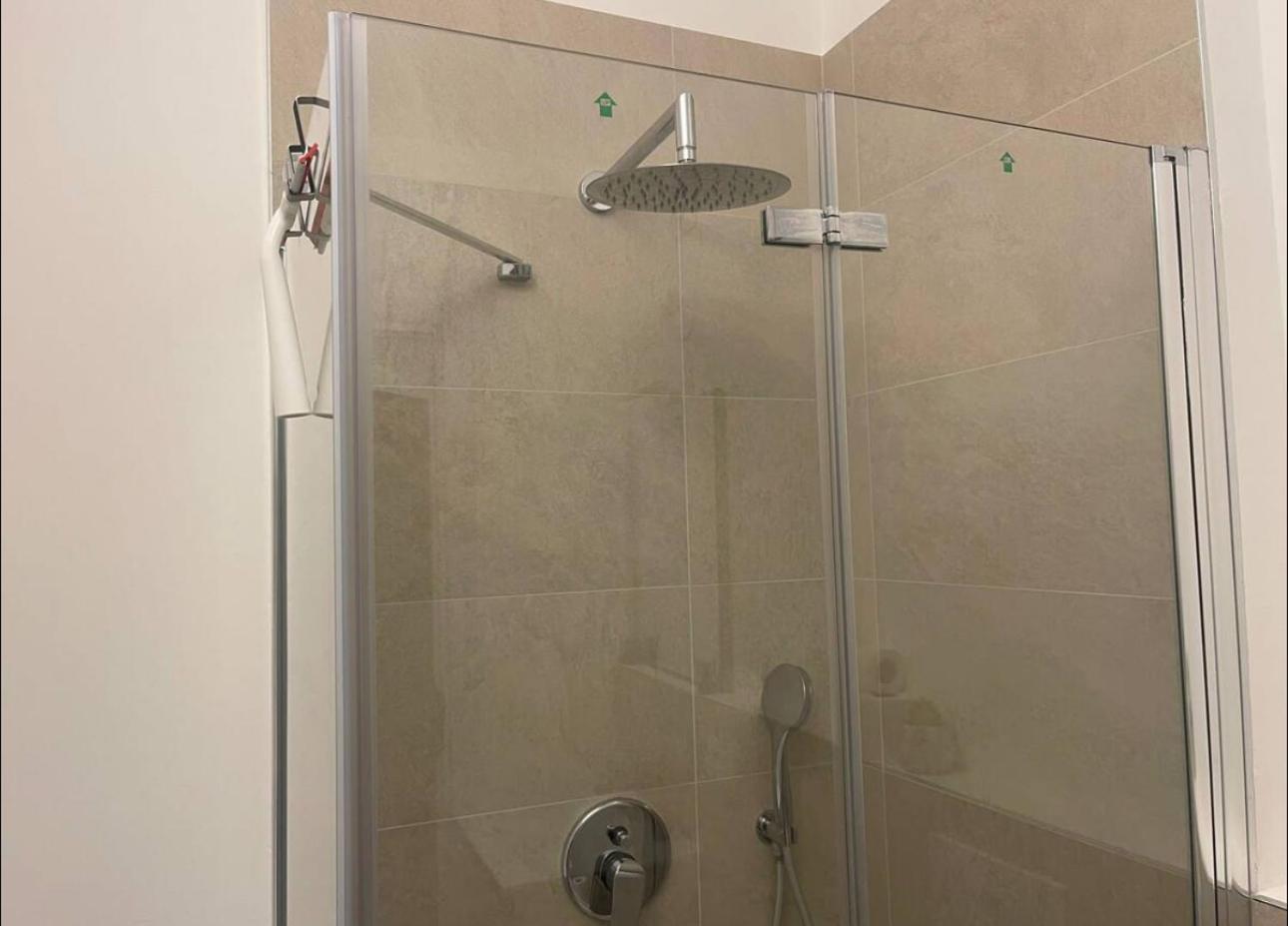 Regina In Sky Santa Giulia - Sky Tv, Wifi E Breakfast Box Appartement Milaan