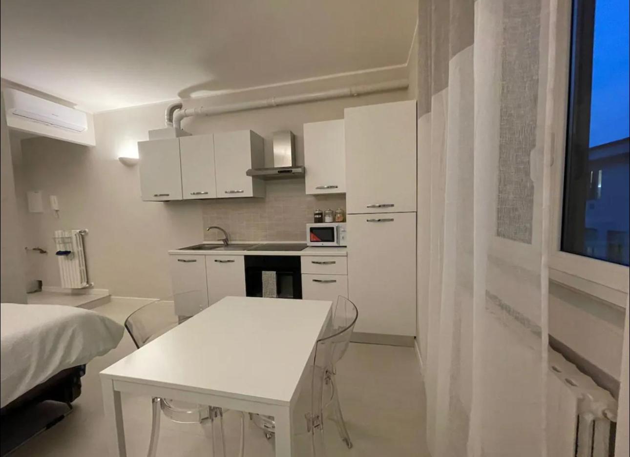 Appartement Regina In Sky Santa Giulia - Sky Tv, Wifi E Breakfast Box Milaan