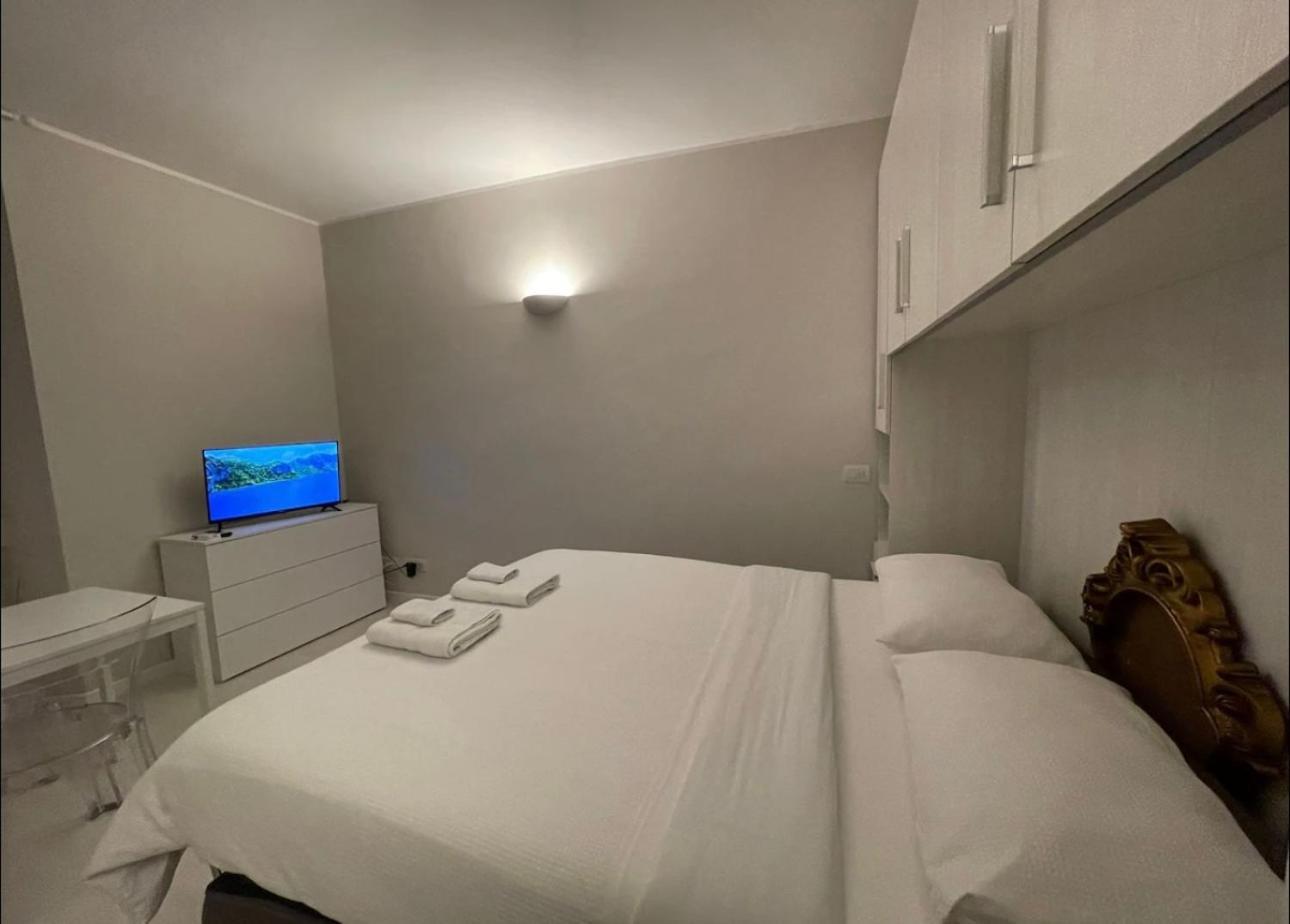 Regina In Sky Santa Giulia - Sky Tv, Wifi E Breakfast Box Milaan