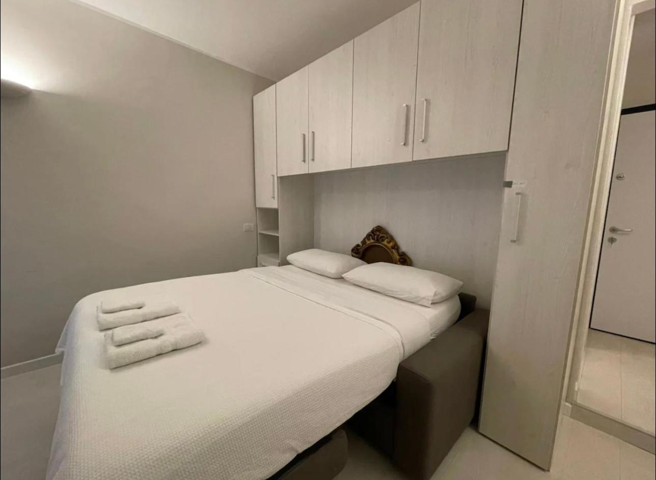 Regina In Sky Santa Giulia - Sky Tv, Wifi E Breakfast Box Appartement