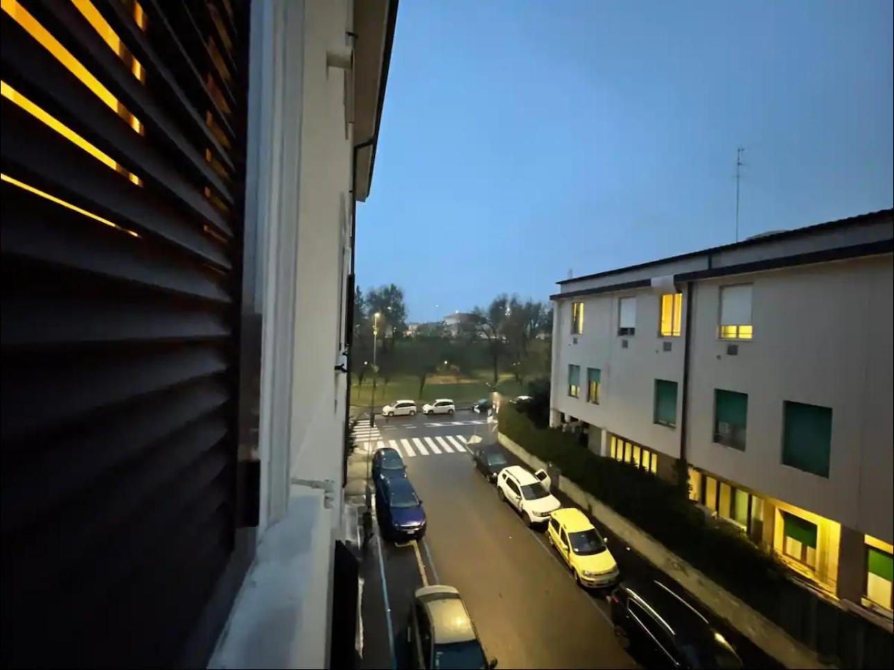 Regina In Sky Santa Giulia - Sky Tv, Wifi E Breakfast Box Appartement *