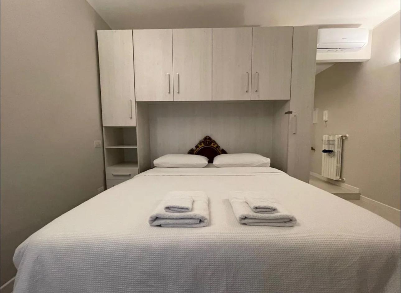 Regina In Sky Santa Giulia - Sky Tv, Wifi E Breakfast Box Appartement *