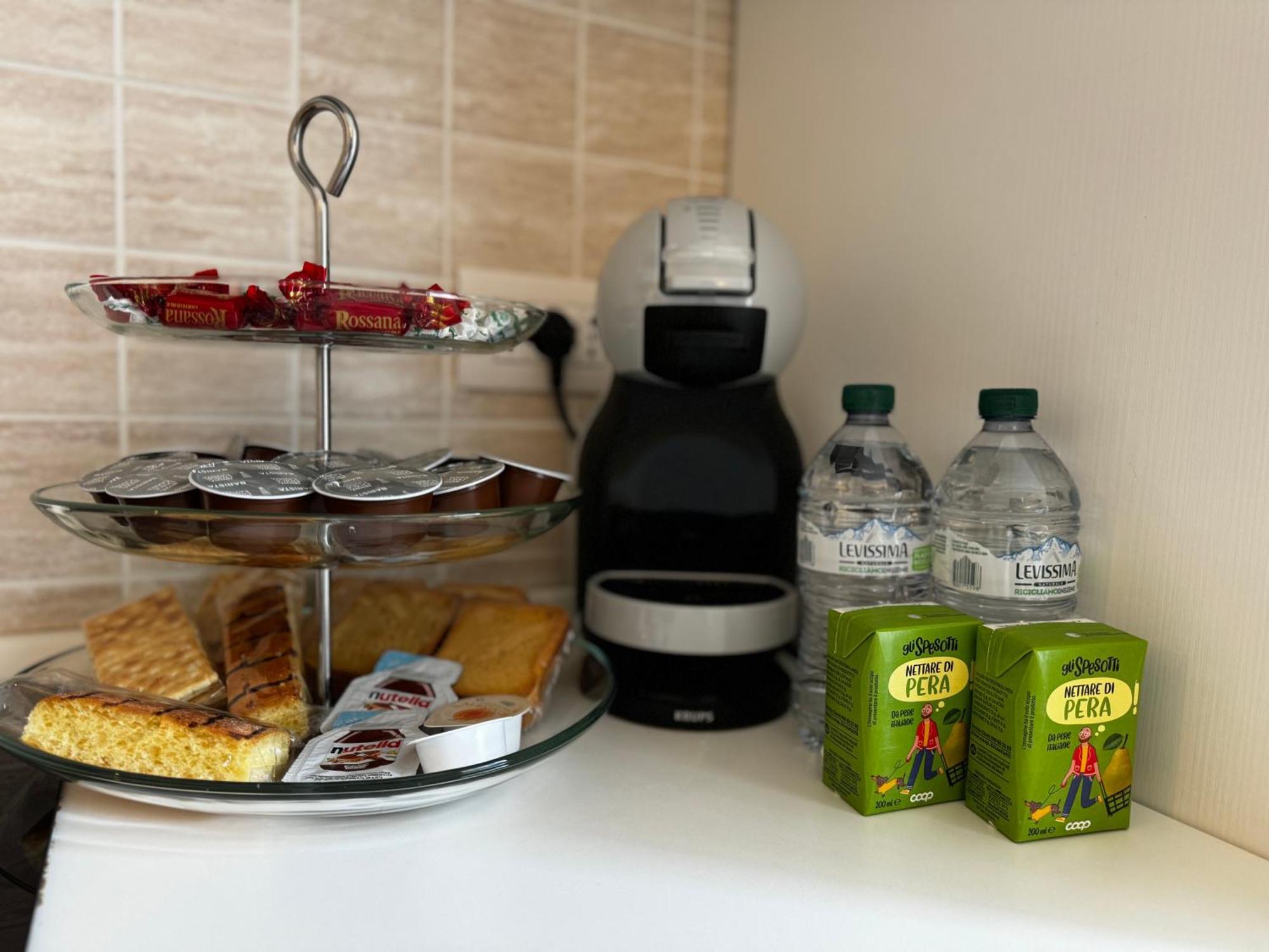 Regina In Sky Santa Giulia - Sky Tv, Wifi E Breakfast Box Appartement