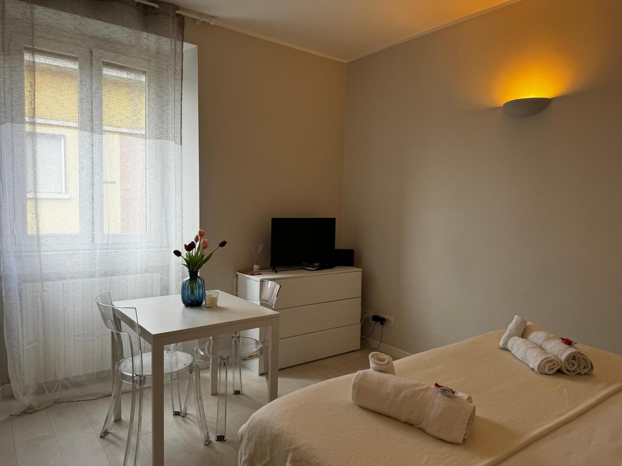Regina In Sky Santa Giulia - Sky Tv, Wifi E Breakfast Box Appartement *