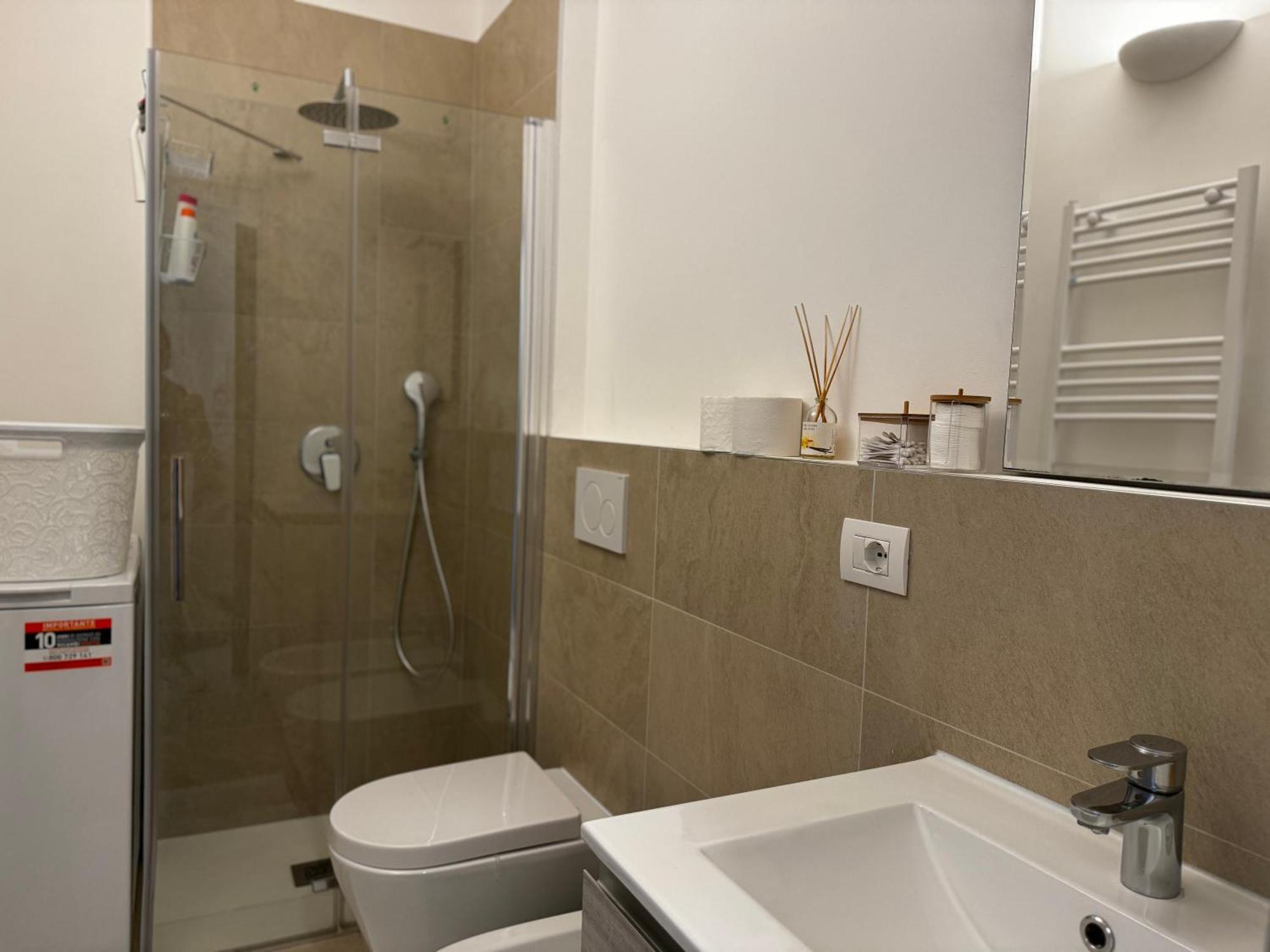 Regina In Sky Santa Giulia - Sky Tv, Wifi E Breakfast Box Appartement *