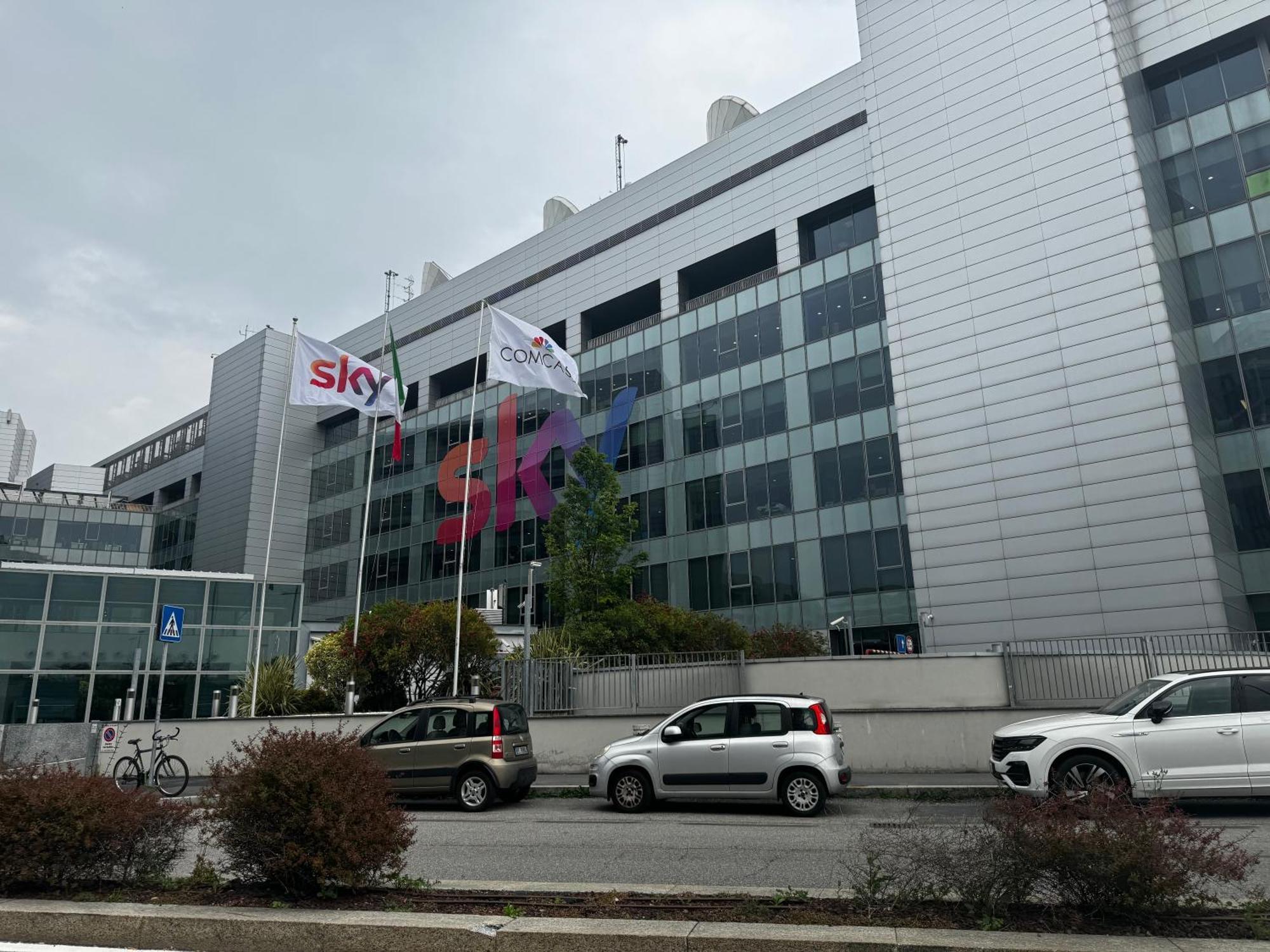 Regina In Sky Santa Giulia - Sky Tv, Wifi E Breakfast Box Appartement